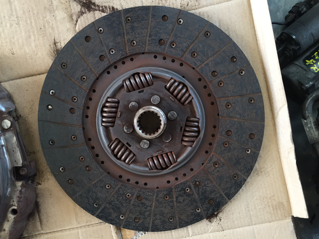 Gebrauchte Kupplungsscheibe MB Axor 1824, Motor Typ : OM 906 LA, Artikel - Nr. : A 021 250 67 03 - 클러치 디스크 트럭 용 : 사진 5 Gebrauchte Kupplungsscheibe MB Axor 1824, Motor Typ : OM 906 LA, Artikel - Nr. : A 021 250 67 03 - 클러치 디스크 트럭 용 : 사진 5