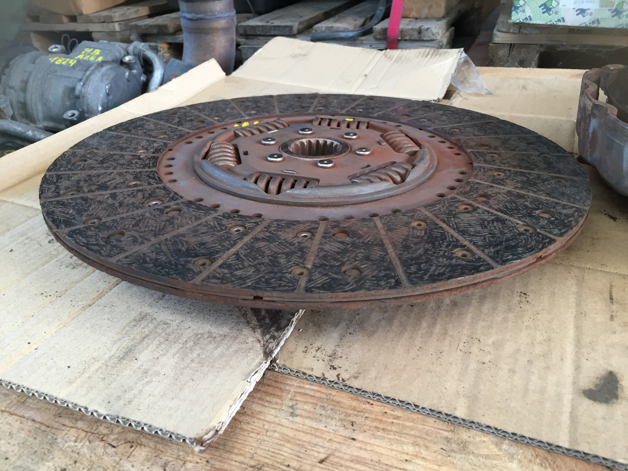 Gebrauchte Kupplungsscheibe MB Axor 1824, Motor Typ : OM 906 LA, Artikel - Nr. : A 021 250 67 03 - 클러치 디스크 트럭 용 : 사진 4 Gebrauchte Kupplungsscheibe MB Axor 1824, Motor Typ : OM 906 LA, Artikel - Nr. : A 021 250 67 03 - 클러치 디스크 트럭 용 : 사진 4