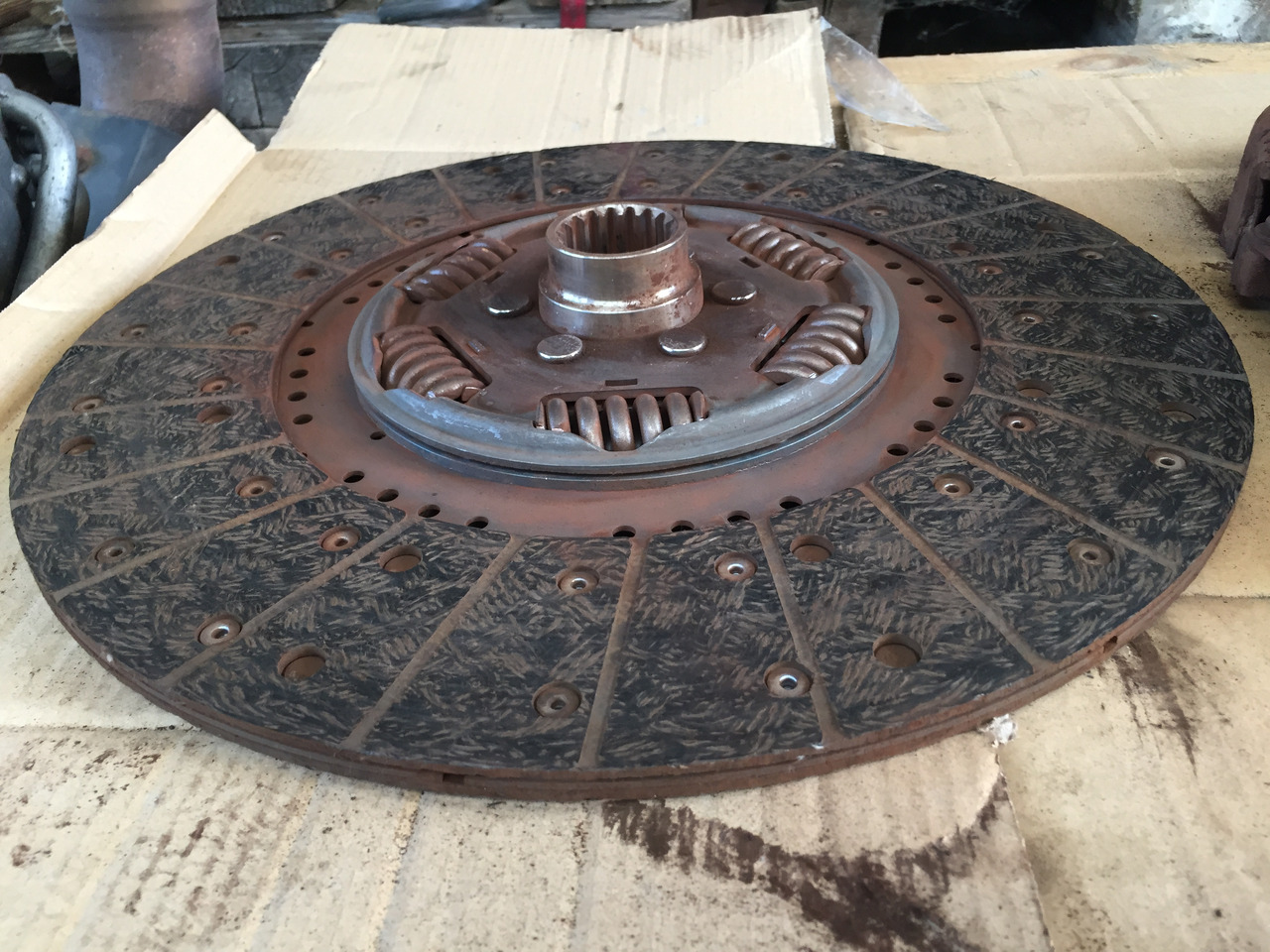 Gebrauchte Kupplungsscheibe MB Axor 1824, Motor Typ : OM 906 LA, Artikel - Nr. : A 021 250 67 03 - 클러치 디스크 트럭 용 : 사진 2 Gebrauchte Kupplungsscheibe MB Axor 1824, Motor Typ : OM 906 LA, Artikel - Nr. : A 021 250 67 03 - 클러치 디스크 트럭 용 : 사진 2