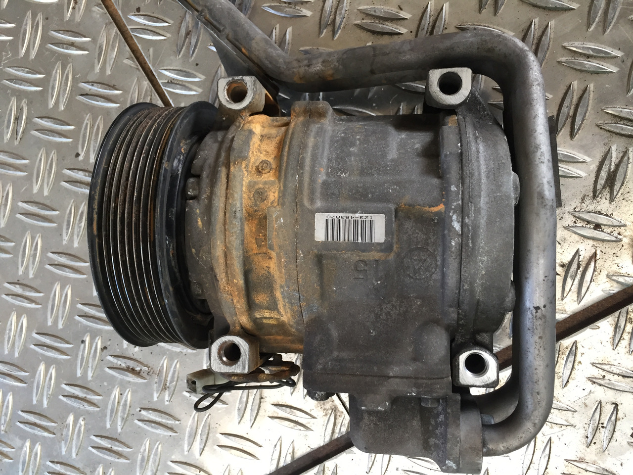 Gebrauchter Klimakompressor MB Axor 1824, Motor Typ : OM 906 LA, Artikel - Nr. : A 906 230 01 11 - 에어컨 트럭 용 : 사진 5 Gebrauchter Klimakompressor MB Axor 1824, Motor Typ : OM 906 LA, Artikel - Nr. : A 906 230 01 11 - 에어컨 트럭 용 : 사진 5