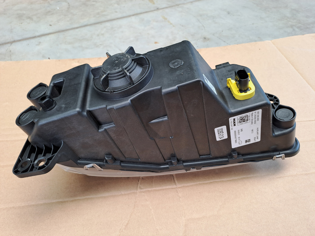 Neuwertiger Nebelscheinwerfer MAN TG3 rechts, Artikel - Nr. : 81.25204 - 0002 / 0001 - 안개등 트럭 용 : 사진 2 Neuwertiger Nebelscheinwerfer MAN TG3 rechts, Artikel - Nr. : 81.25204 - 0002 / 0001 - 안개등 트럭 용 : 사진 2