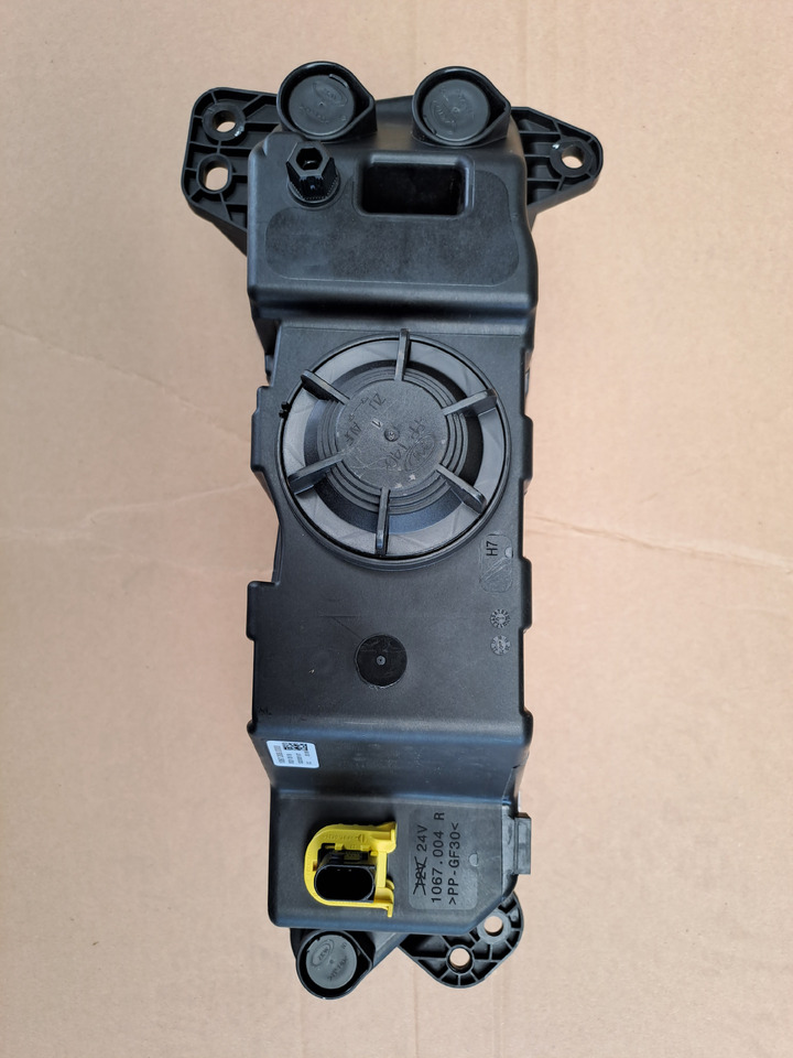 Neuwertiger Nebelscheinwerfer MAN TG3 rechts, Artikel - Nr. : 81.25204 - 0002 / 0001 - 안개등 트럭 용 : 사진 4 Neuwertiger Nebelscheinwerfer MAN TG3 rechts, Artikel - Nr. : 81.25204 - 0002 / 0001 - 안개등 트럭 용 : 사진 4