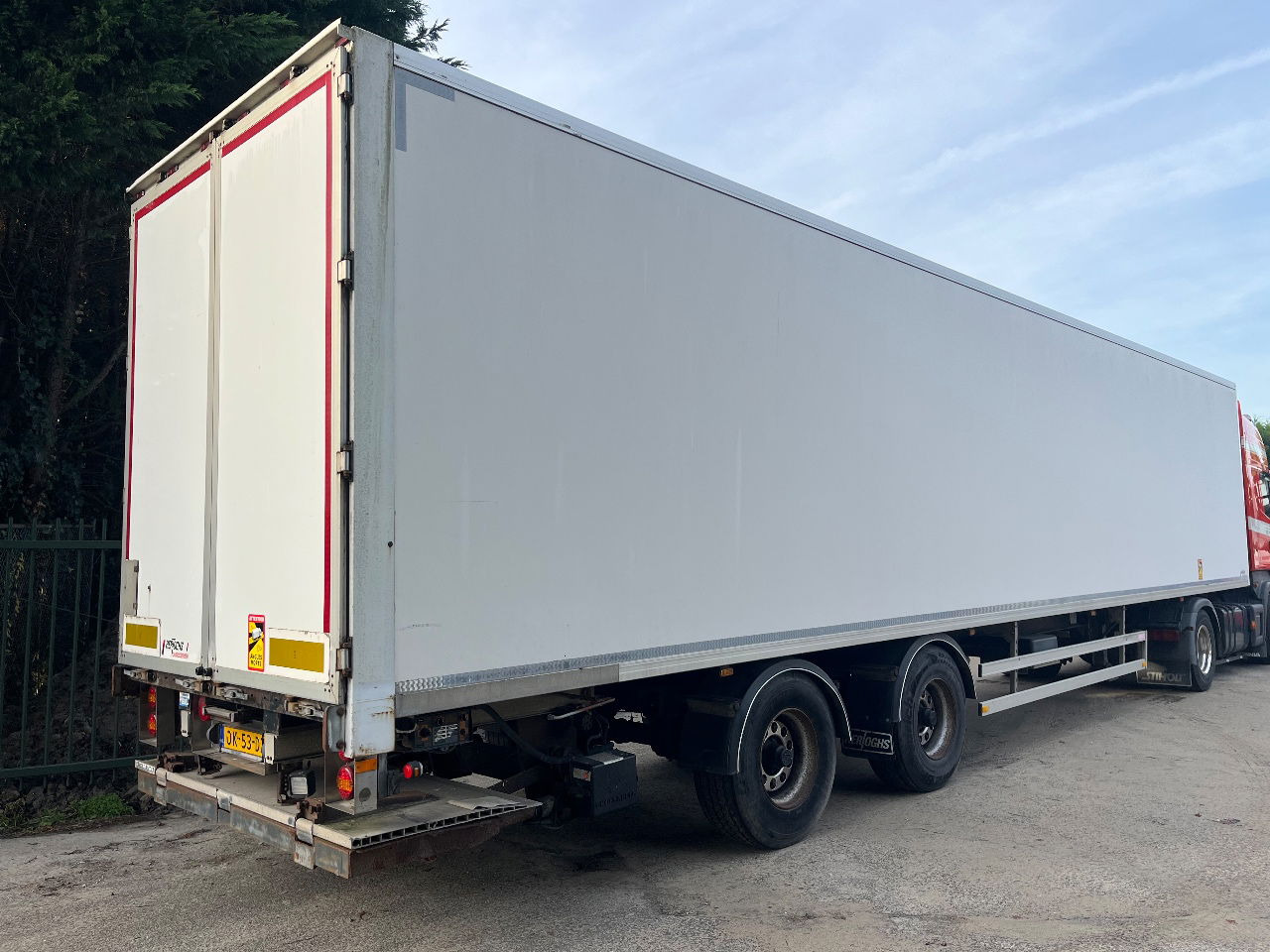 LAG 0-2-33 - 밀폐형 박스 세미 트레일러 : 사진 3 LAG 0-2-33 - 밀폐형 박스 세미 트레일러 : 사진 3