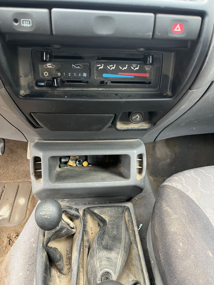 차량 Nissan : 사진 8