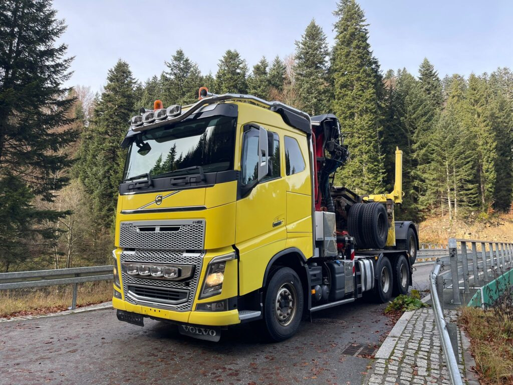 VOLVO FH16 650 - 트랙터 유닛, 목재 트레일러 : 사진 1 VOLVO FH16 650 - 트랙터 유닛, 목재 트레일러 : 사진 1