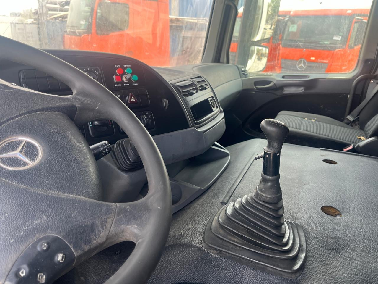 MERCEDES-BENZ Actros 3340 - 캡 새시 트럭 : 사진 4 MERCEDES-BENZ Actros 3340 - 캡 새시 트럭 : 사진 4