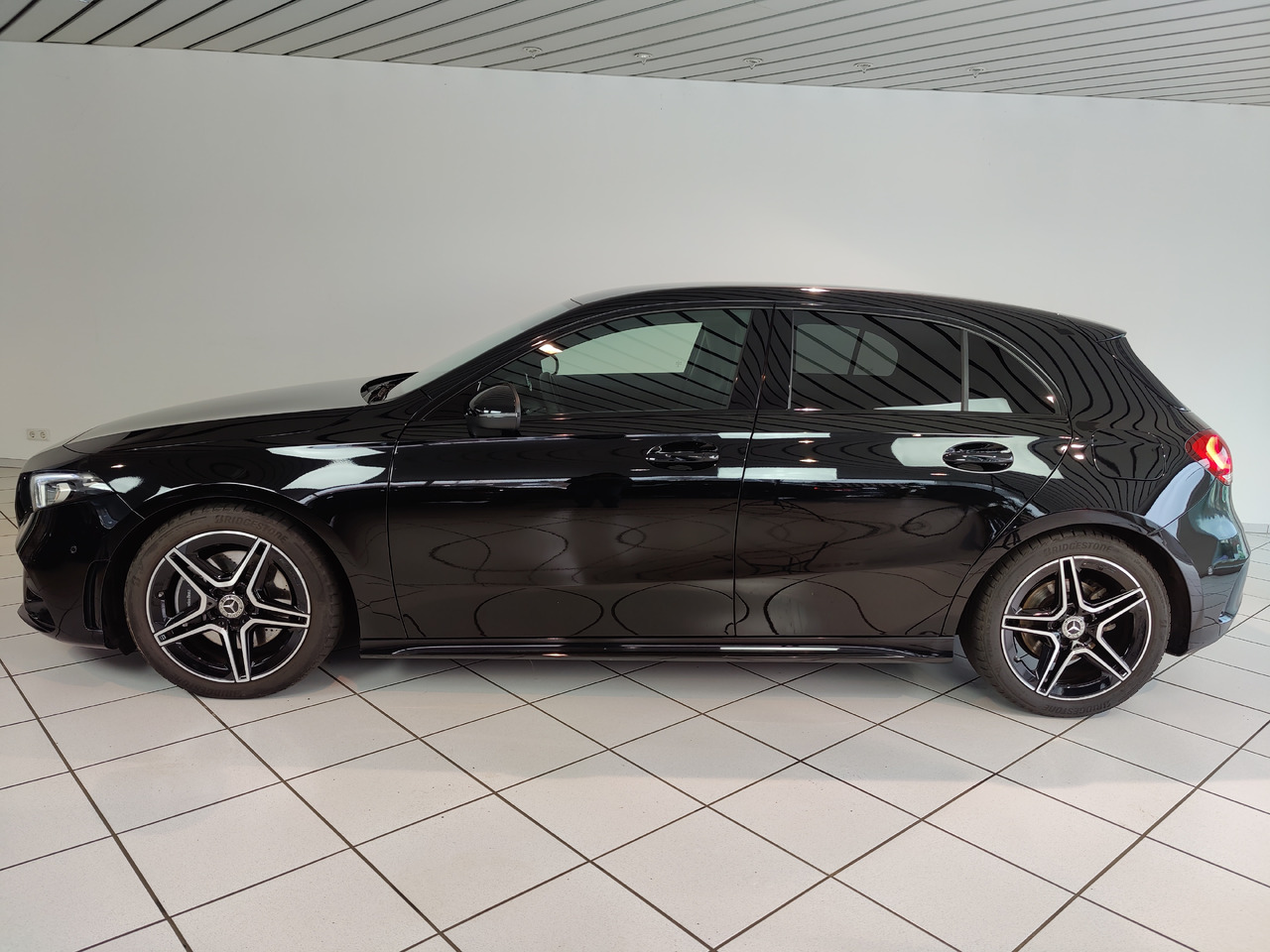 Mercedes-Benz A 220 d Navi LED Park RüKam AHK - 세단 : 사진 2 Mercedes-Benz A 220 d Navi LED Park RüKam AHK - 세단 : 사진 2