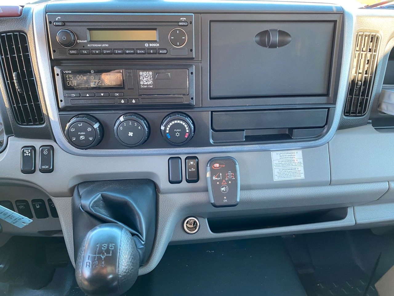 Mitsubishi FUSO CANTER 6C18 4WD PRITSCHE+PM 6522P KRAN - 플랫베드 밴 : 사진 5 Mitsubishi FUSO CANTER 6C18 4WD PRITSCHE+PM 6522P KRAN - 플랫베드 밴 : 사진 5