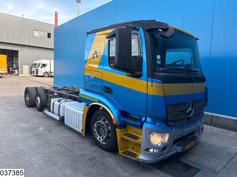 Mercedes-Benz Actros 2443 6x2, EURO 6, PTO, Standairco - 캡 새시 트럭 : 사진 2 Mercedes-Benz Actros 2443 6x2, EURO 6, PTO, Standairco - 캡 새시 트럭 : 사진 2