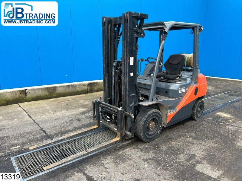 Toyota 8 FGF 25 2.500 KG - LPG 지게차 : 사진 1 Toyota 8 FGF 25 2.500 KG - LPG 지게차 : 사진 1