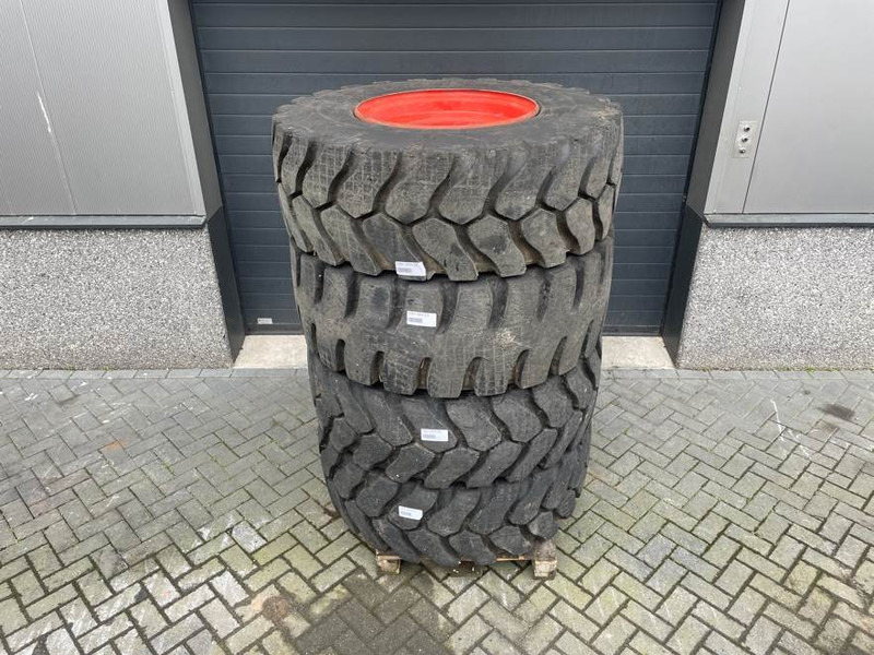 Claas CL956-Michelin 17.5R25-Tire/Reifen/Band - 휠 및 타이어 건설기계 용 : 사진 2 Claas CL956-Michelin 17.5R25-Tire/Reifen/Band - 휠 및 타이어 건설기계 용 : 사진 2