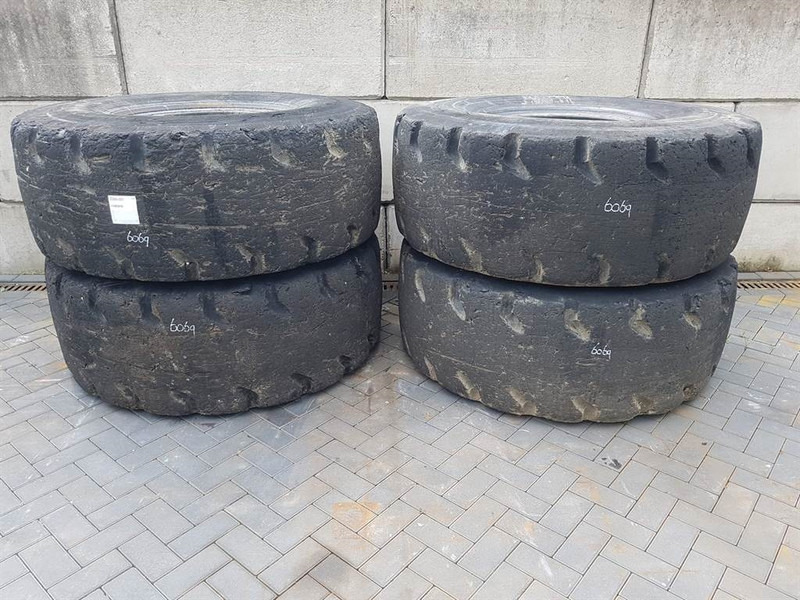 Goodyear 23.5-25 - Tyre/Reifen/Band - 타이어 건설기계 용 : 사진 1 Goodyear 23.5-25 - Tyre/Reifen/Band - 타이어 건설기계 용 : 사진 1