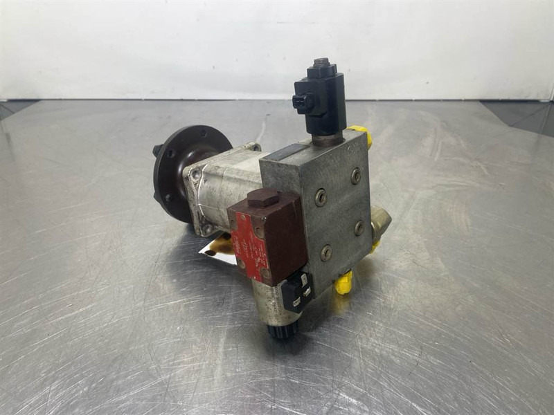 Hyundai HL757-7A-11LD-30700 / VAD0511111-Fan motor - 유압 건설기계 용 : 사진 2 Hyundai HL757-7A-11LD-30700 / VAD0511111-Fan motor - 유압 건설기계 용 : 사진 2