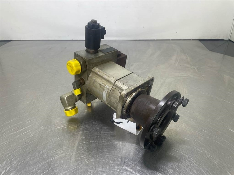 Hyundai HL757-7A-11LD-30700 / VAD0511111-Fan motor - 유압 건설기계 용 : 사진 1 Hyundai HL757-7A-11LD-30700 / VAD0511111-Fan motor - 유압 건설기계 용 : 사진 1