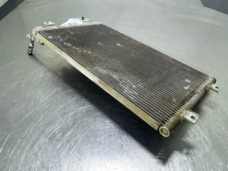 Hyundai HL757-7A-A2W01133-Airco condenser/Klimakondensator - 프레임/ 시 건설기계 용 : 사진 4 Hyundai HL757-7A-A2W01133-Airco condenser/Klimakondensator - 프레임/ 시 건설기계 용 : 사진 4