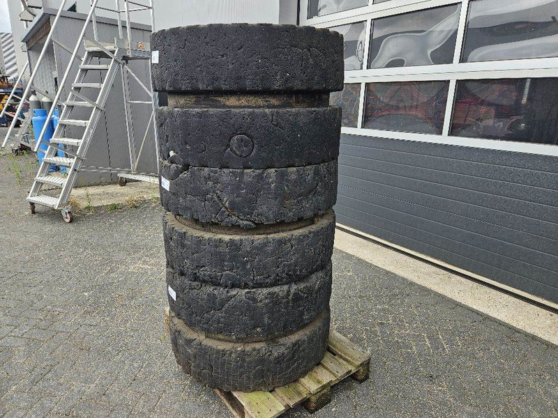 Liebherr 10.00-20 - Tire/Reifen/Band - 휠 및 타이어 건설기계 용 : 사진 2 Liebherr 10.00-20 - Tire/Reifen/Band - 휠 및 타이어 건설기계 용 : 사진 2