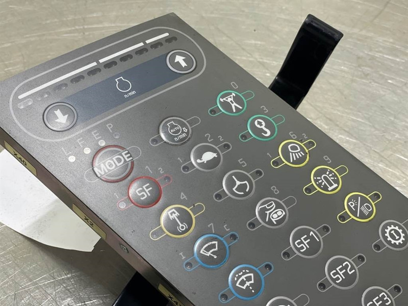 Liebherr A934C-94023357-BBT02-R5.1-Display unit/Dashboard - 전기 설비 건설기계 용 : 사진 2 Liebherr A934C-94023357-BBT02-R5.1-Display unit/Dashboard - 전기 설비 건설기계 용 : 사진 2