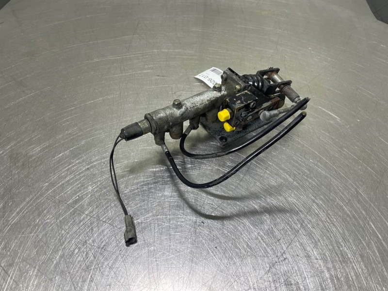 Liebherr L514-7621940-Brake cylinder/Bremszylinder - 브레이크 부품 건설기계 용 : 사진 1 Liebherr L514-7621940-Brake cylinder/Bremszylinder - 브레이크 부품 건설기계 용 : 사진 1