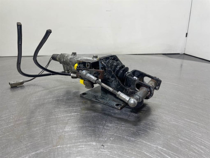 Liebherr L514-7621940-Brake cylinder/Bremszylinder - 브레이크 부품 건설기계 용 : 사진 2 Liebherr L514-7621940-Brake cylinder/Bremszylinder - 브레이크 부품 건설기계 용 : 사진 2