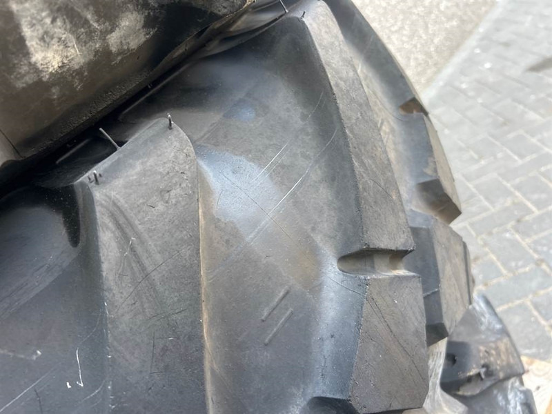 Manitou MRT2145-Mitas 18-19.5-Tire/Reifen/Band - 휠 및 타이어 건설기계 용 : 사진 4 Manitou MRT2145-Mitas 18-19.5-Tire/Reifen/Band - 휠 및 타이어 건설기계 용 : 사진 4