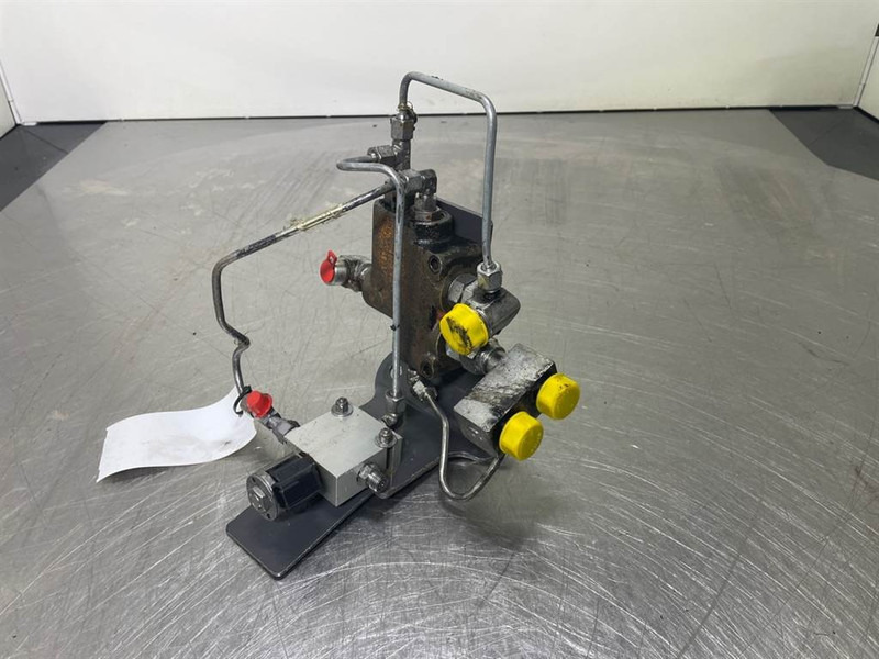 New Holland W110C - Priority valve/Prioritaetsventil - 유압 건설기계 용 : 사진 2 New Holland W110C - Priority valve/Prioritaetsventil - 유압 건설기계 용 : 사진 2