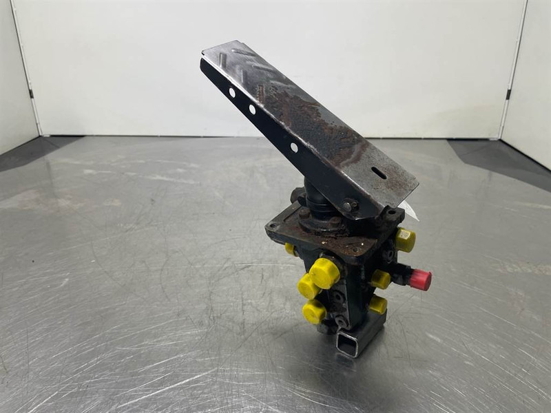O & K L25.5-Safim 191826/FP3-Brake pedal/Bremspedal - 운전실 및 내부 건설기계 용 : 사진 2 O & K L25.5-Safim 191826/FP3-Brake pedal/Bremspedal - 운전실 및 내부 건설기계 용 : 사진 2