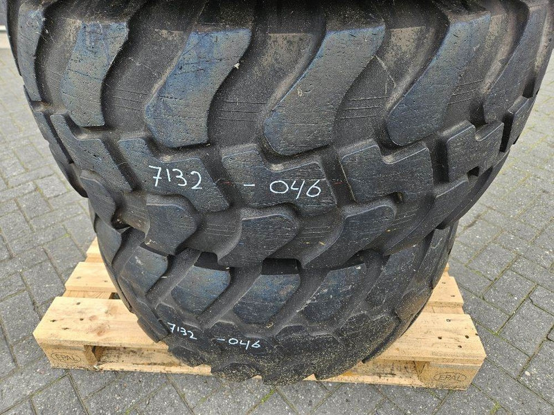 Schaeff SKL834-Firestone 405/70R18-Tire/Reifen/Band - 휠 및 타이어 건설기계 용 : 사진 3 Schaeff SKL834-Firestone 405/70R18-Tire/Reifen/Band - 휠 및 타이어 건설기계 용 : 사진 3
