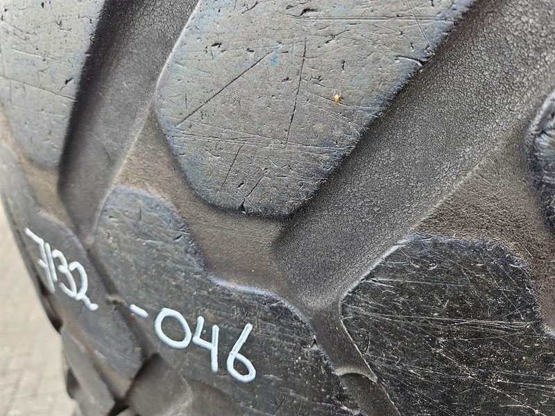 Schaeff SKL834-Firestone 405/70R18-Tire/Reifen/Band - 휠 및 타이어 건설기계 용 : 사진 4 Schaeff SKL834-Firestone 405/70R18-Tire/Reifen/Band - 휠 및 타이어 건설기계 용 : 사진 4