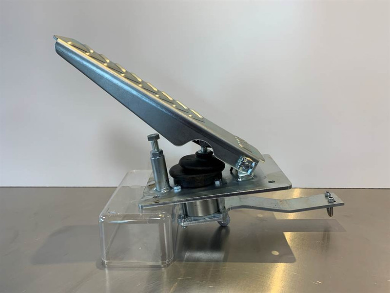 Terex TL/SKL/SKS-5692609966-Gas pedal - 운전실 및 내부 건설기계 용 : 사진 2 Terex TL/SKL/SKS-5692609966-Gas pedal - 운전실 및 내부 건설기계 용 : 사진 2