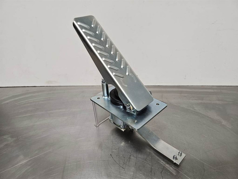 Terex TL/SKL/SKS-5692657905-Gas pedal - 운전실 및 내부 건설기계 용 : 사진 1 Terex TL/SKL/SKS-5692657905-Gas pedal - 운전실 및 내부 건설기계 용 : 사진 1