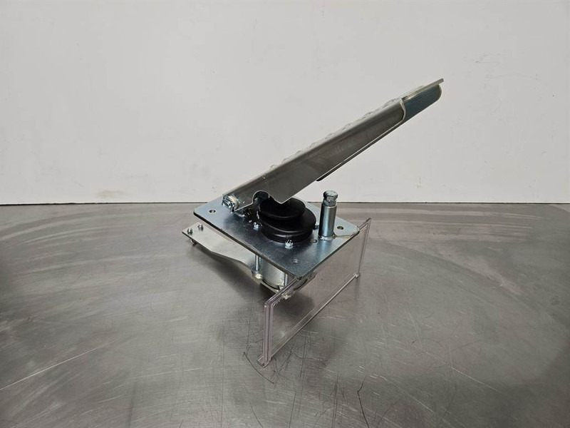 Terex TL/SKL/SKS-5692657905-Gas pedal - 운전실 및 내부 건설기계 용 : 사진 5 Terex TL/SKL/SKS-5692657905-Gas pedal - 운전실 및 내부 건설기계 용 : 사진 5