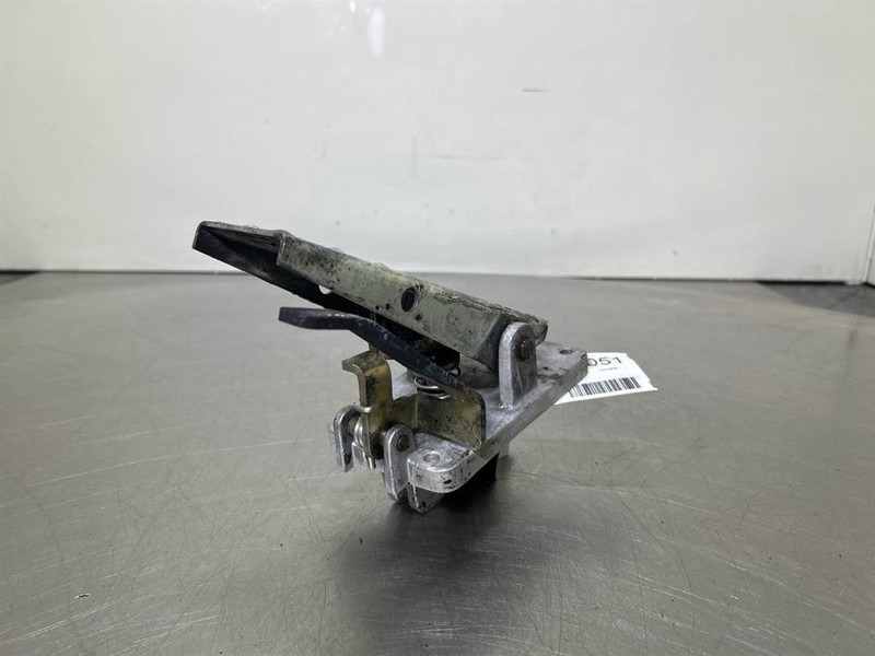 Terex TW150-6041506-Brake pedal/Bremspedal/Rempedaal - 운전실 및 내부 건설기계 용 : 사진 3 Terex TW150-6041506-Brake pedal/Bremspedal/Rempedaal - 운전실 및 내부 건설기계 용 : 사진 3