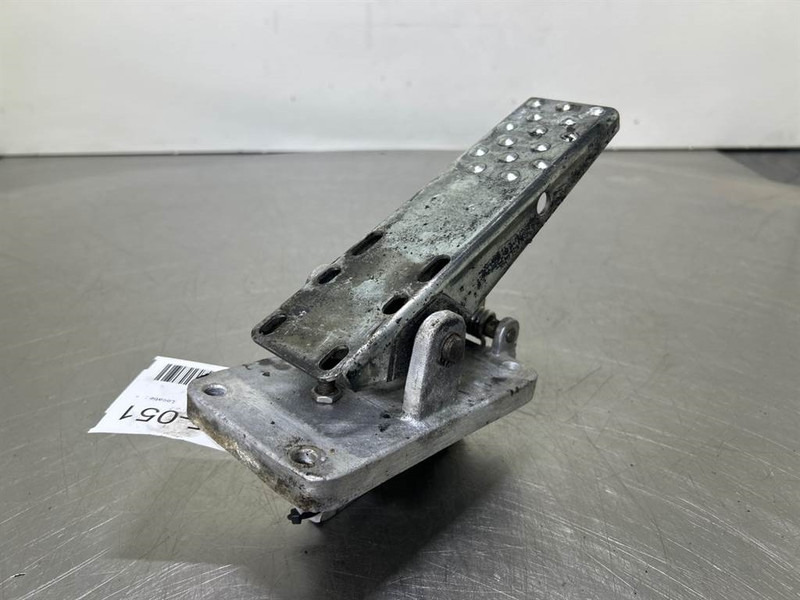 Terex TW150-6041506-Brake pedal/Bremspedal/Rempedaal - 운전실 및 내부 건설기계 용 : 사진 5 Terex TW150-6041506-Brake pedal/Bremspedal/Rempedaal - 운전실 및 내부 건설기계 용 : 사진 5
