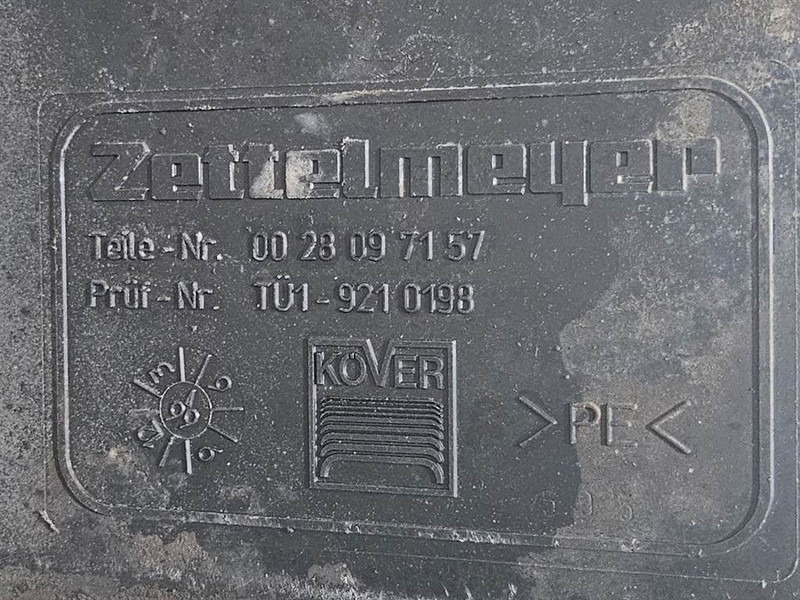 Volvo L30D-VOE11370525-Fuel tank/Kraftstofftank/Tank - 프레임/ 시 건설기계 용 : 사진 5 Volvo L30D-VOE11370525-Fuel tank/Kraftstofftank/Tank - 프레임/ 시 건설기계 용 : 사진 5