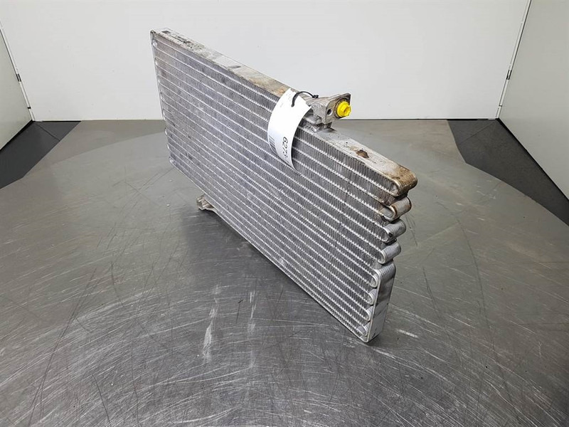 Volvo L50F-Modine 5053410-Airco condenser/Airco koeler - 프레임/ 시 건설기계 용 : 사진 2 Volvo L50F-Modine 5053410-Airco condenser/Airco koeler - 프레임/ 시 건설기계 용 : 사진 2