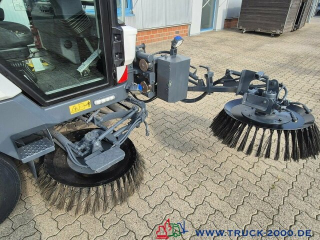 거리 청소 차량 Ravo 540 3 Besen Sweeper 62 km/h Autobahn fähig : 사진 8