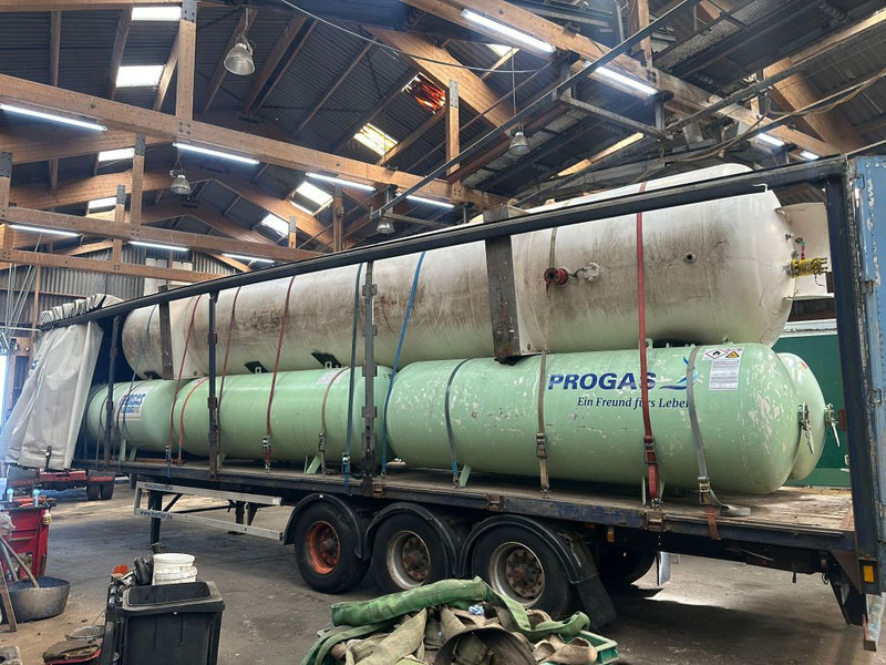FULL TRAILER LOADED WITH LPG TANKS - 커튼사이더 세미 트레일러 : 사진 1 FULL TRAILER LOADED WITH LPG TANKS - 커튼사이더 세미 트레일러 : 사진 1