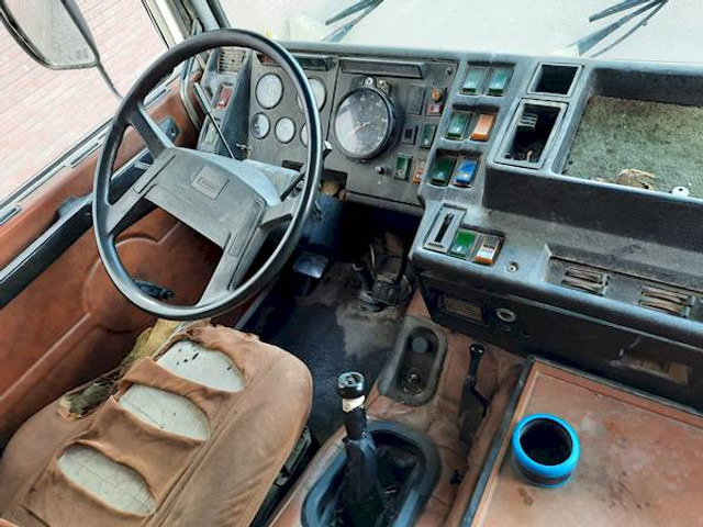 Volvo F 12 6*4 STEEL SUSPENSION - 캡 새시 트럭 : 사진 3 Volvo F 12 6*4 STEEL SUSPENSION - 캡 새시 트럭 : 사진 3