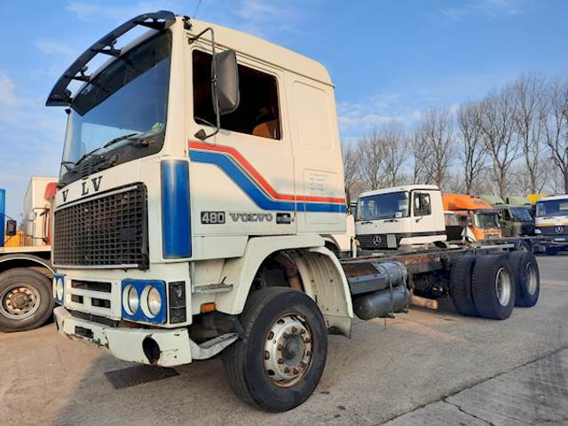 Volvo F 12 6*4 STEEL SUSPENSION - 캡 새시 트럭 : 사진 1 Volvo F 12 6*4 STEEL SUSPENSION - 캡 새시 트럭 : 사진 1