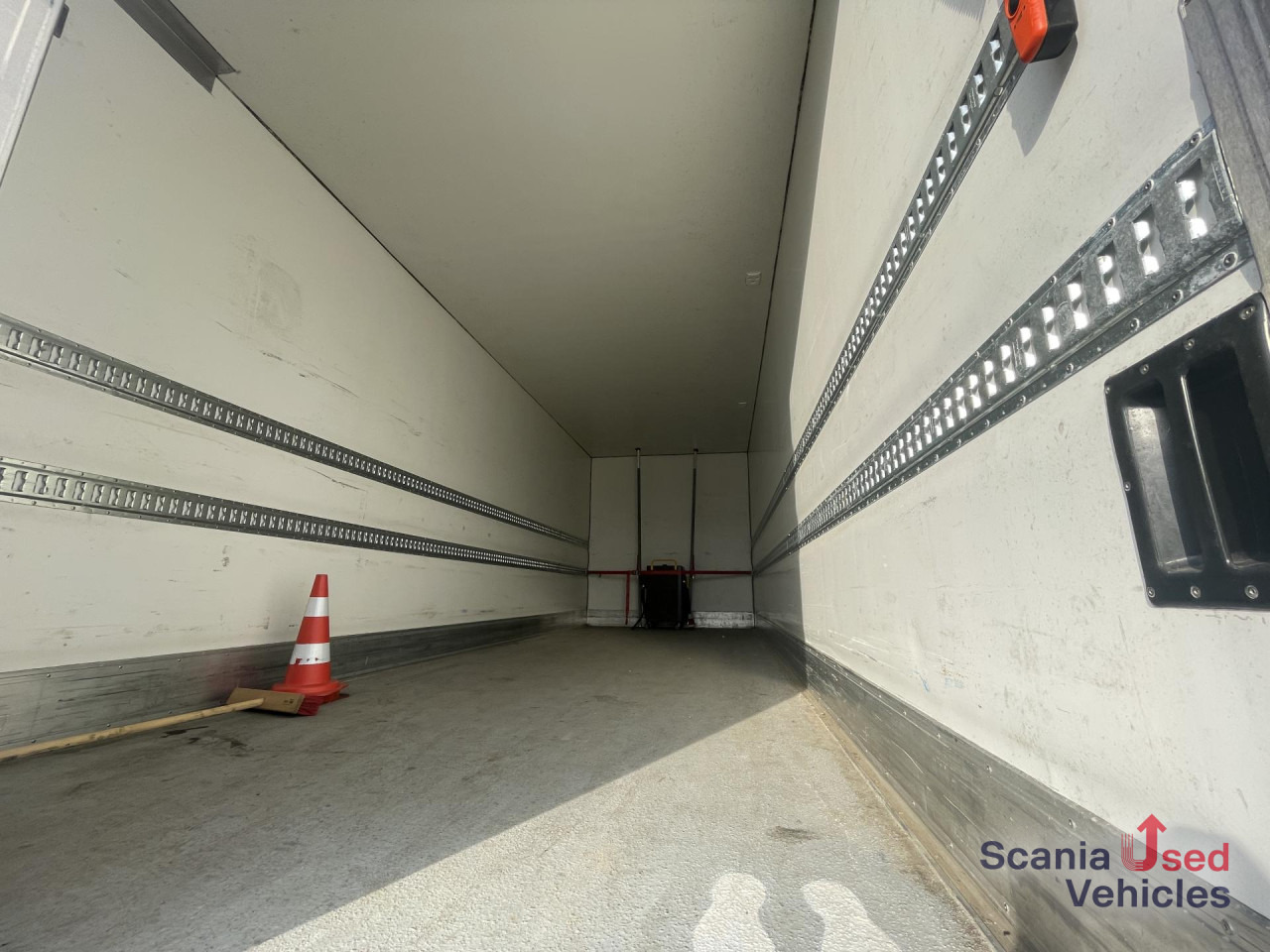 SCANIA 25P BEV B4x2NA ELECTRIC TAIL LIFT 2.5T 760X250X264 - 박스 트럭, 전기 트럭 : 사진 2 SCANIA 25P BEV B4x2NA ELECTRIC TAIL LIFT 2.5T 760X250X264 - 박스 트럭, 전기 트럭 : 사진 2