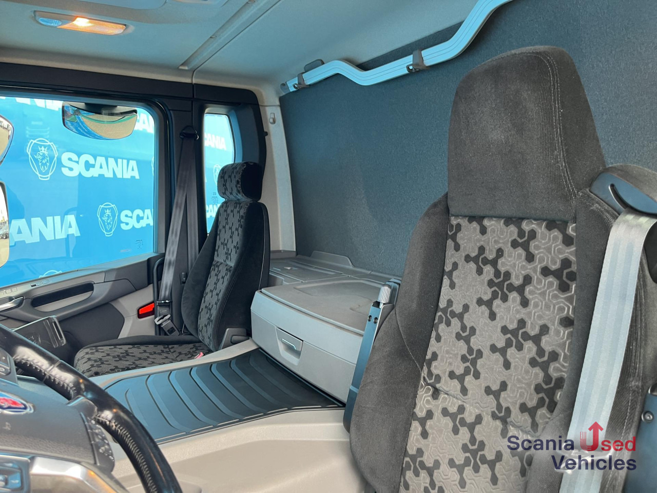 SCANIA P 320 B6x2*4NB RETARDER FULL AIR 8T 7.2x2.5x2.35M - 박스 트럭 : 사진 2 SCANIA P 320 B6x2*4NB RETARDER FULL AIR 8T 7.2x2.5x2.35M - 박스 트럭 : 사진 2