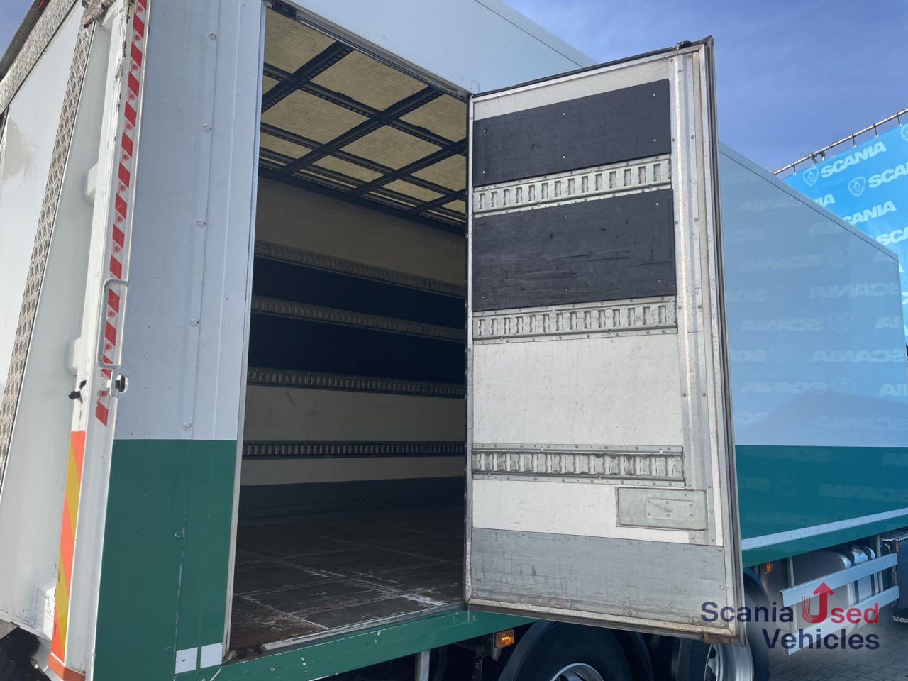 SCANIA P 320 DB6x2*4MNB RETARDER FULL AIR 8T TAIL LIFT 2T - 박스 트럭 : 사진 2 SCANIA P 320 DB6x2*4MNB RETARDER FULL AIR 8T TAIL LIFT 2T - 박스 트럭 : 사진 2