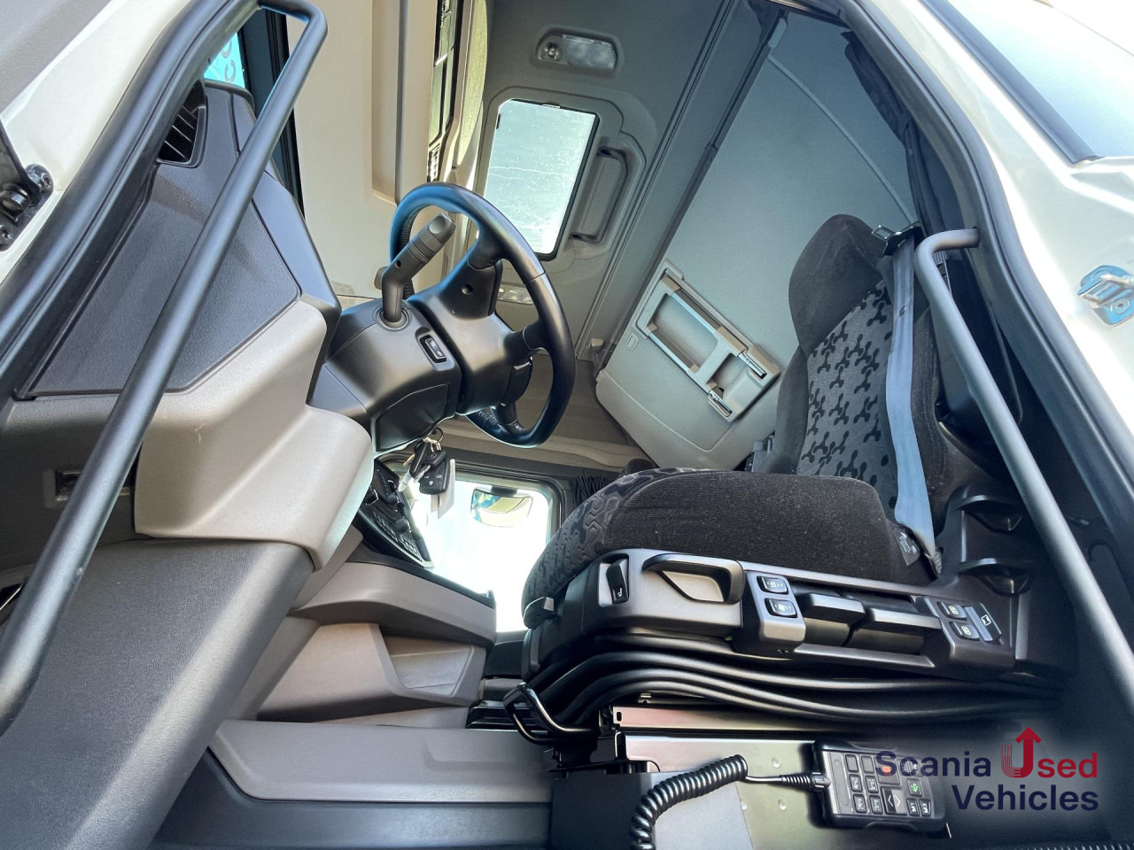 SCANIA R 450 A4x2LA DIFF-L RETARDER 8T PTO P-AIRCO ACC - 트랙터 유닛 : 사진 3 SCANIA R 450 A4x2LA DIFF-L RETARDER 8T PTO P-AIRCO ACC - 트랙터 유닛 : 사진 3
