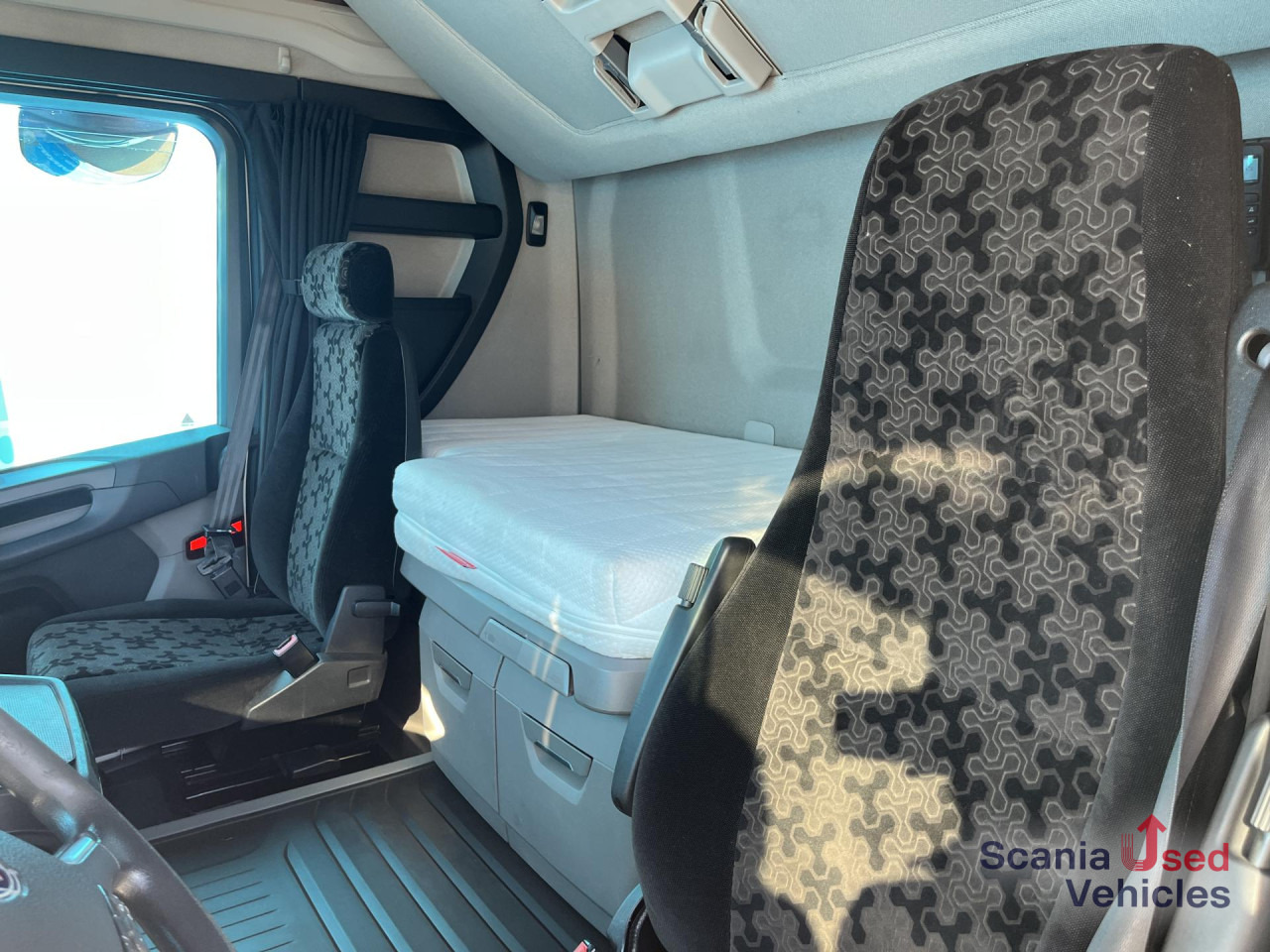 SCANIA R 450 A4x2NA RETARDER 8T DIFF-L SMART2 - 트랙터 유닛 : 사진 2 SCANIA R 450 A4x2NA RETARDER 8T DIFF-L SMART2 - 트랙터 유닛 : 사진 2