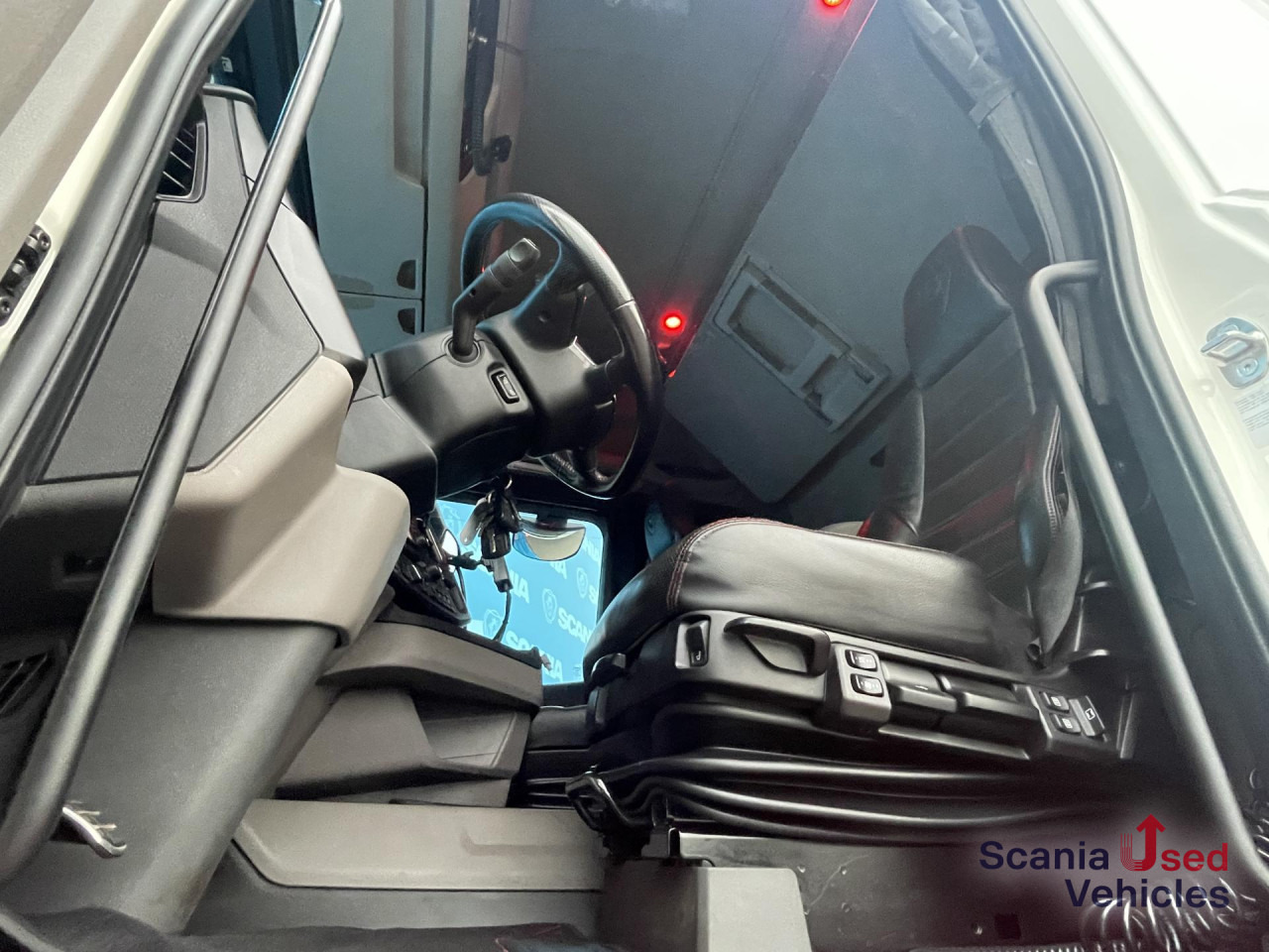 SCANIA R 650 B6x4NB RETARDER V8 WOOD KESLA 2112T CRANE - 목재 트럭, 크레인 트럭 : 사진 5 SCANIA R 650 B6x4NB RETARDER V8 WOOD KESLA 2112T CRANE - 목재 트럭, 크레인 트럭 : 사진 5