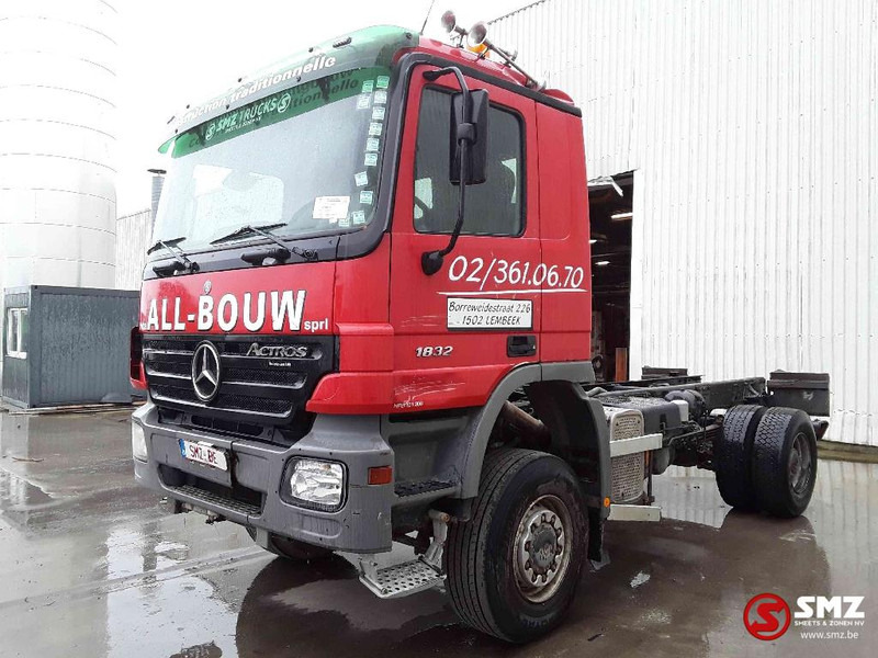 Mercedes-Benz Actros 1832 4x4 209000 km!! - 캡 새시 트럭 : 사진 3 Mercedes-Benz Actros 1832 4x4 209000 km!! - 캡 새시 트럭 : 사진 3