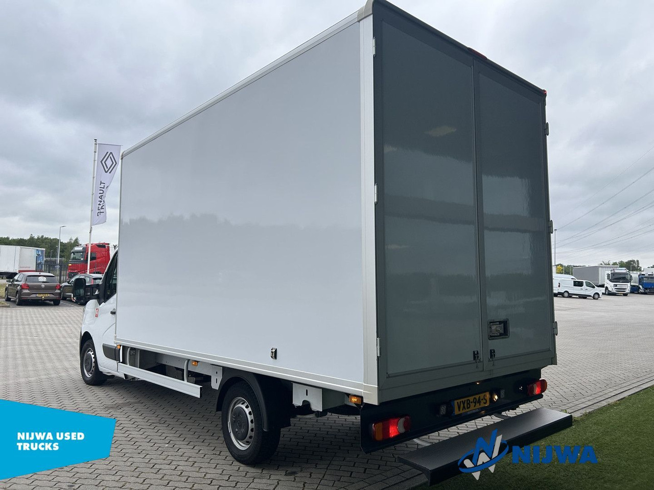 Renault Master T35 165 Navigatie + Achteruitrijcamera - 캡 새시 트럭 : 사진 4 Renault Master T35 165 Navigatie + Achteruitrijcamera - 캡 새시 트럭 : 사진 4