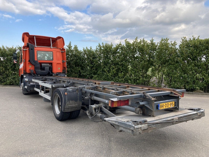 DAF FA CF65.180 Euro3 Manual / Laadklep - 캡 새시 트럭 : 사진 3 DAF FA CF65.180 Euro3 Manual / Laadklep - 캡 새시 트럭 : 사진 3