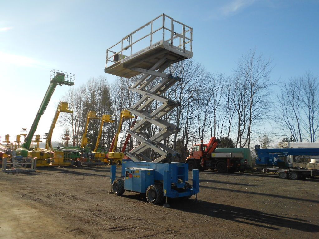 Genie GS4069BE, Hybrid, Allrad, Stützen, AH 14 m - 시저 리프트 : 사진 4 Genie GS4069BE, Hybrid, Allrad, Stützen, AH 14 m - 시저 리프트 : 사진 4