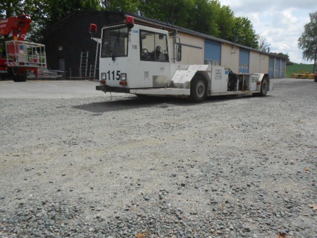 MAN AM110 Flugzeugschlepper MAN AM110 Flugzeugschlepper - 푸시백 트랙터 : 사진 1 MAN AM110 Flugzeugschlepper MAN AM110 Flugzeugschlepper - 푸시백 트랙터 : 사진 1